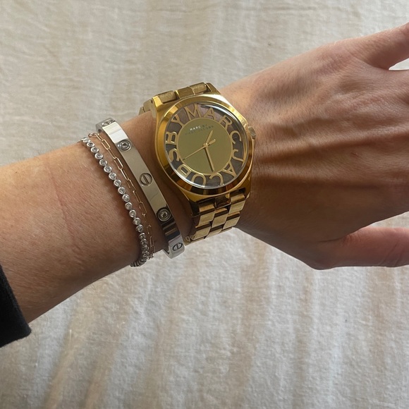 MBM3206 Marc by Marc Jacobs Henry Skeleton
Women's watch Gold chunky watch 40 mm - Picture 5 of 7